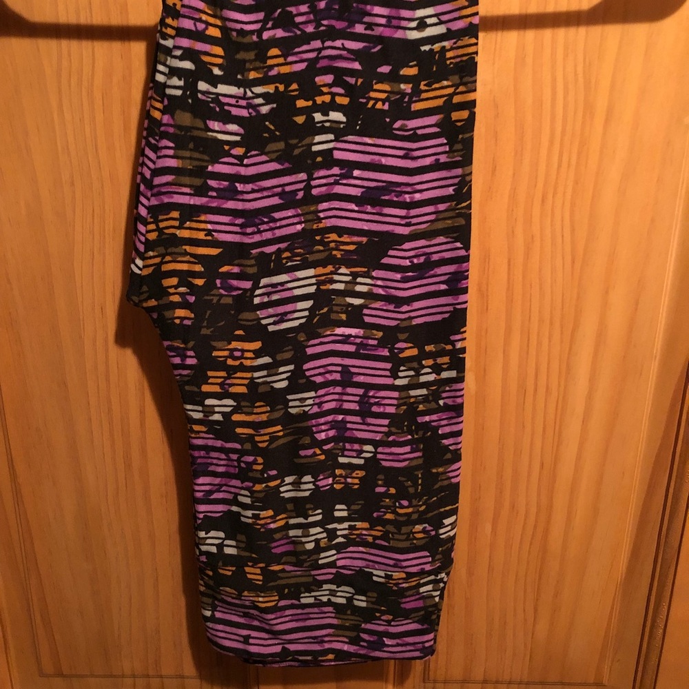 NWT OS LLR Purple Roses & Black Overlay Leggings
